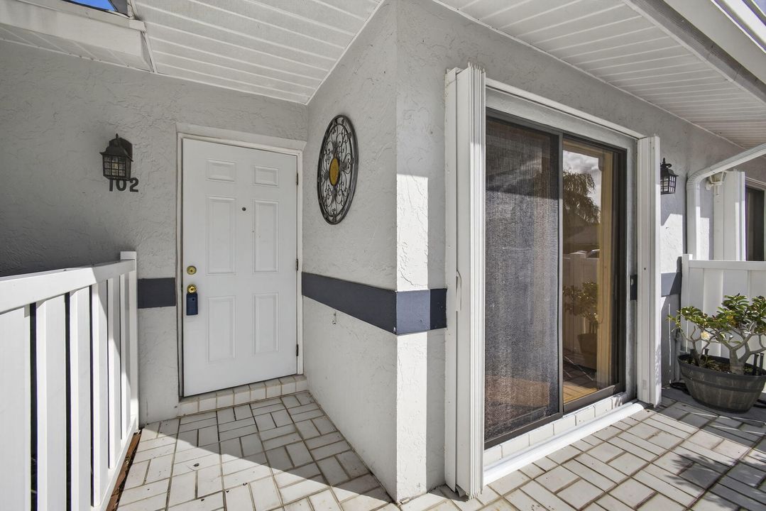 For Sale: $199,900 (2 beds, 2 baths, 1127 Square Feet)