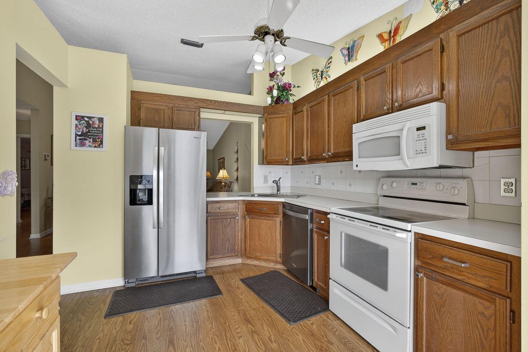 For Sale: $199,900 (2 beds, 2 baths, 1127 Square Feet)
