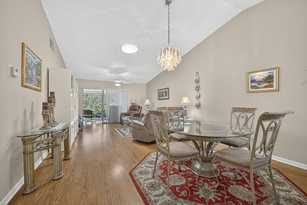 For Sale: $199,900 (2 beds, 2 baths, 1127 Square Feet)