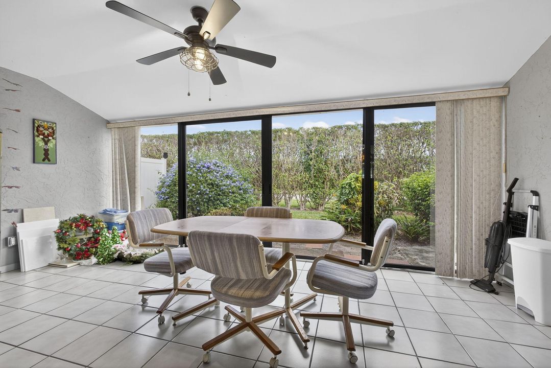 For Sale: $199,900 (2 beds, 2 baths, 1127 Square Feet)