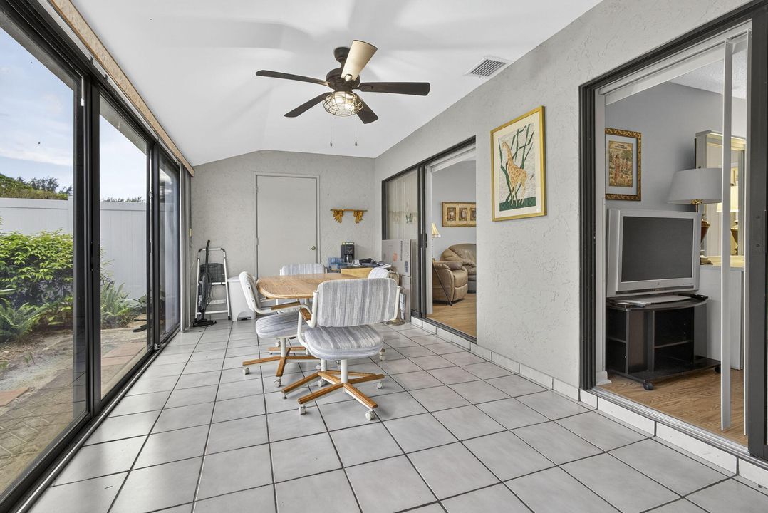 For Sale: $199,900 (2 beds, 2 baths, 1127 Square Feet)