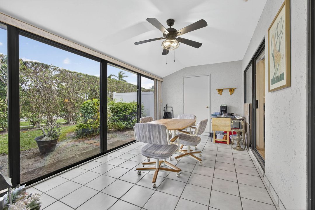 For Sale: $199,900 (2 beds, 2 baths, 1127 Square Feet)