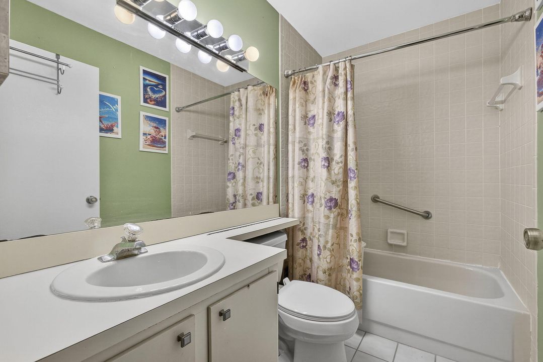 For Sale: $199,900 (2 beds, 2 baths, 1127 Square Feet)