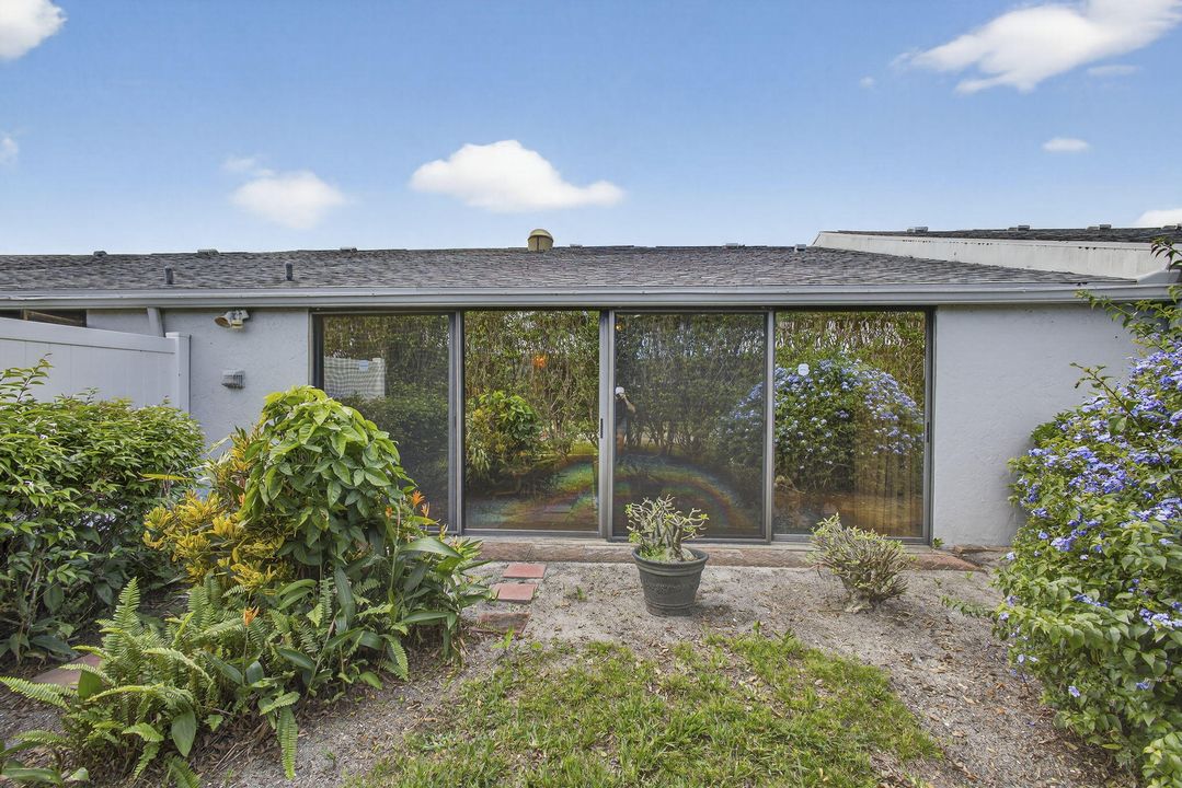 For Sale: $199,900 (2 beds, 2 baths, 1127 Square Feet)