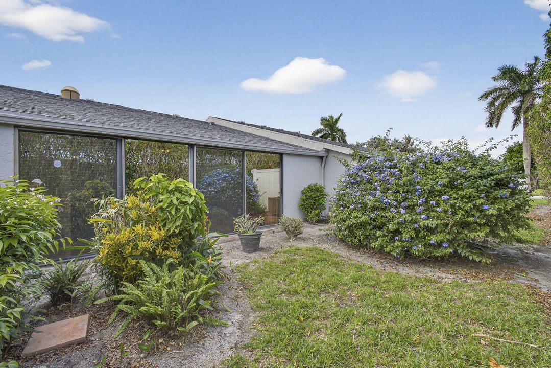 For Sale: $199,900 (2 beds, 2 baths, 1127 Square Feet)