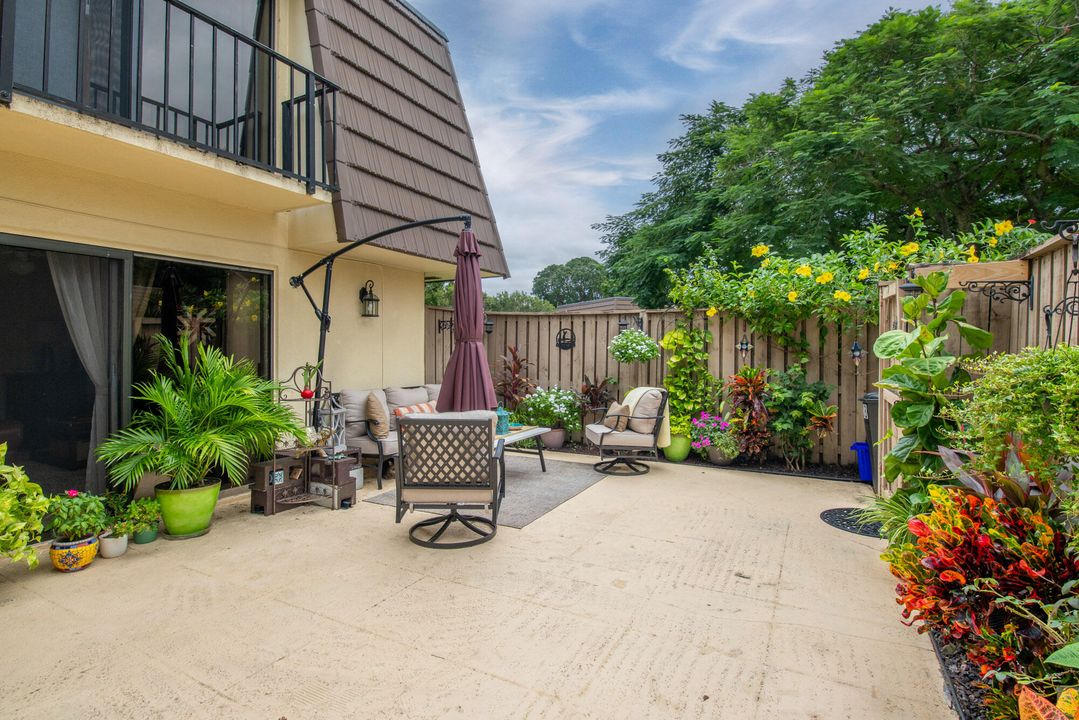 合同活跃: $2,350 (2 贝兹, 2 浴室, 1236 平方英尺)