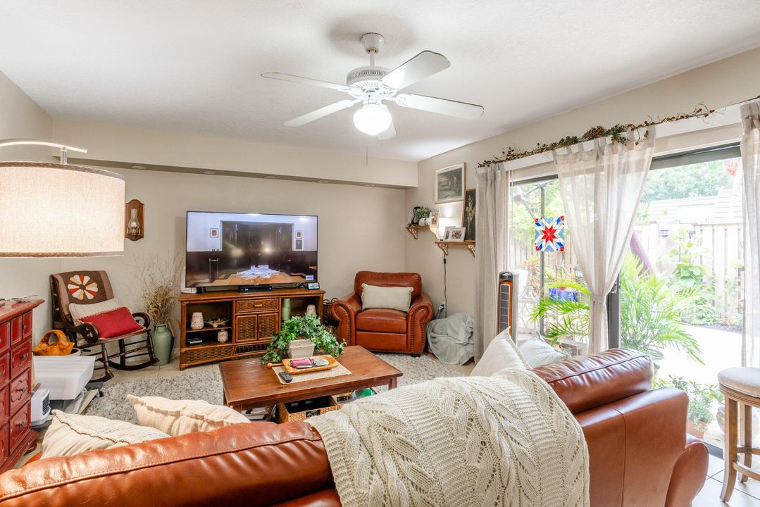 合同活跃: $2,350 (2 贝兹, 2 浴室, 1236 平方英尺)