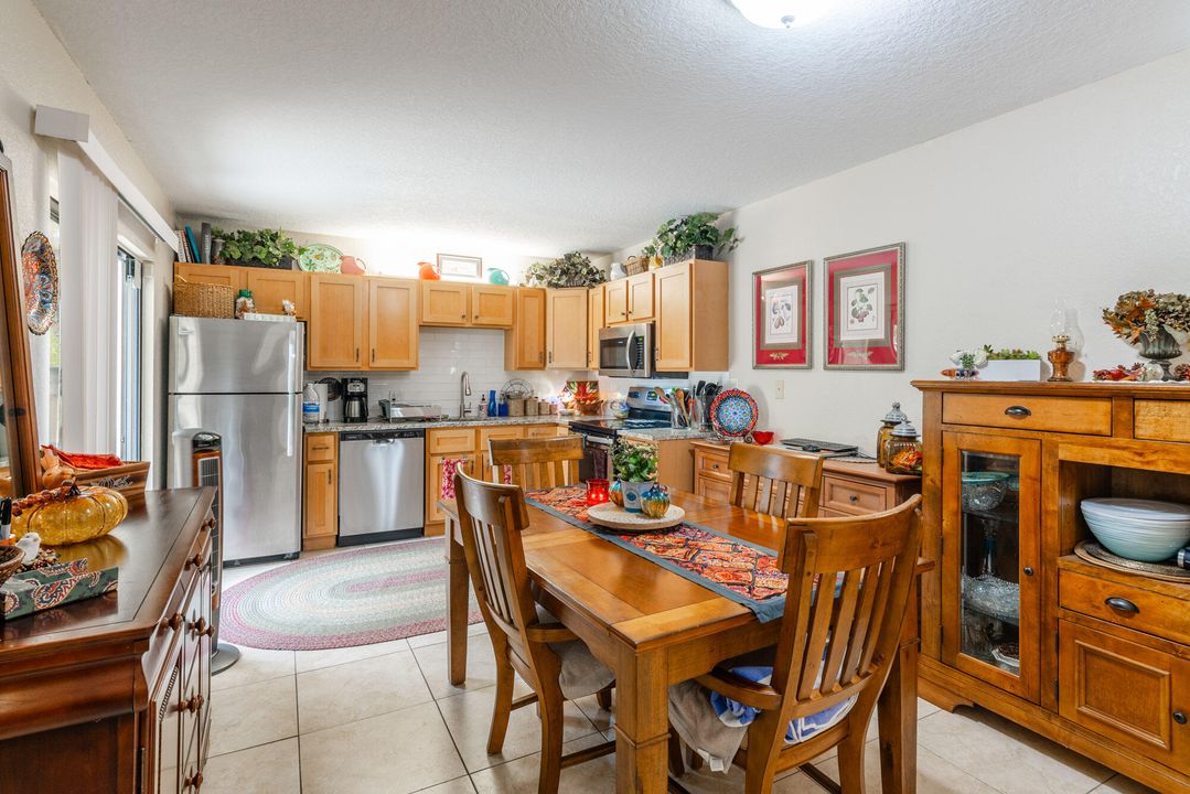 合同活跃: $2,350 (2 贝兹, 2 浴室, 1236 平方英尺)