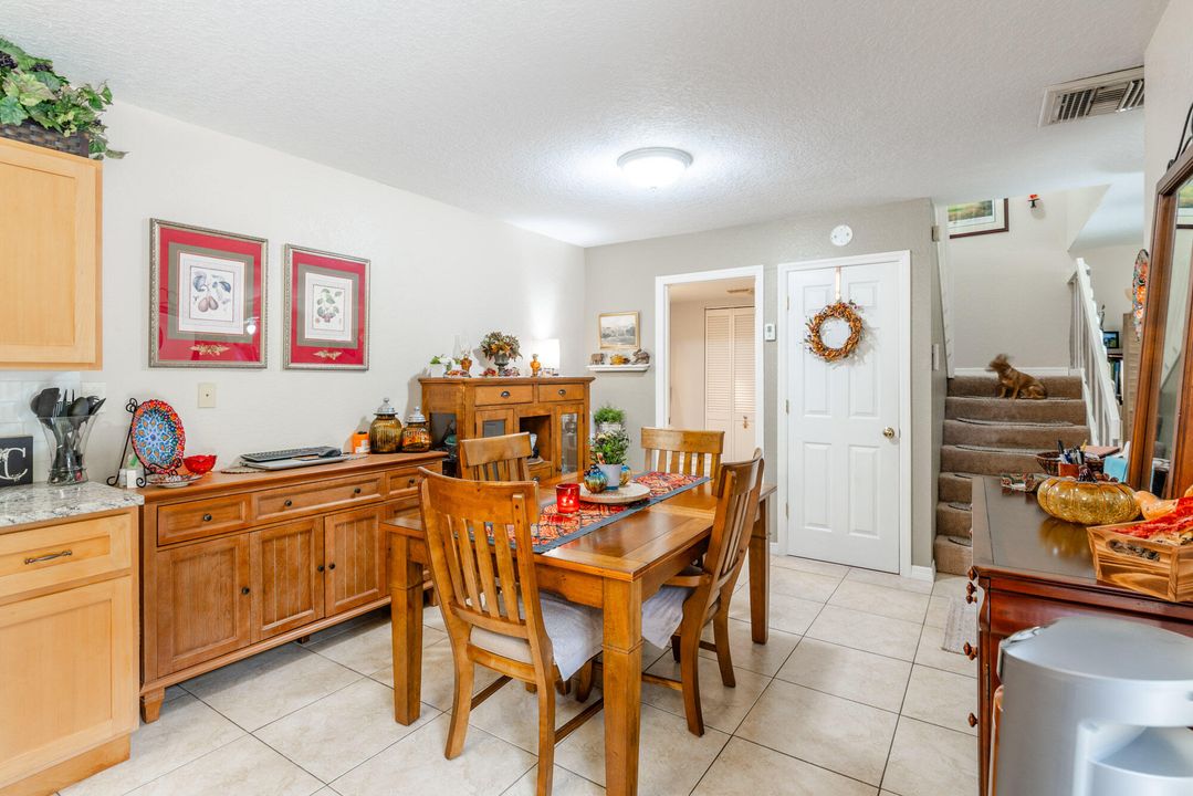 合同活跃: $2,350 (2 贝兹, 2 浴室, 1236 平方英尺)