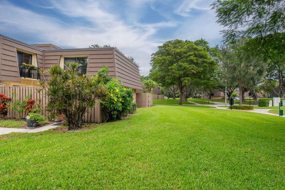 合同活跃: $2,350 (2 贝兹, 2 浴室, 1236 平方英尺)