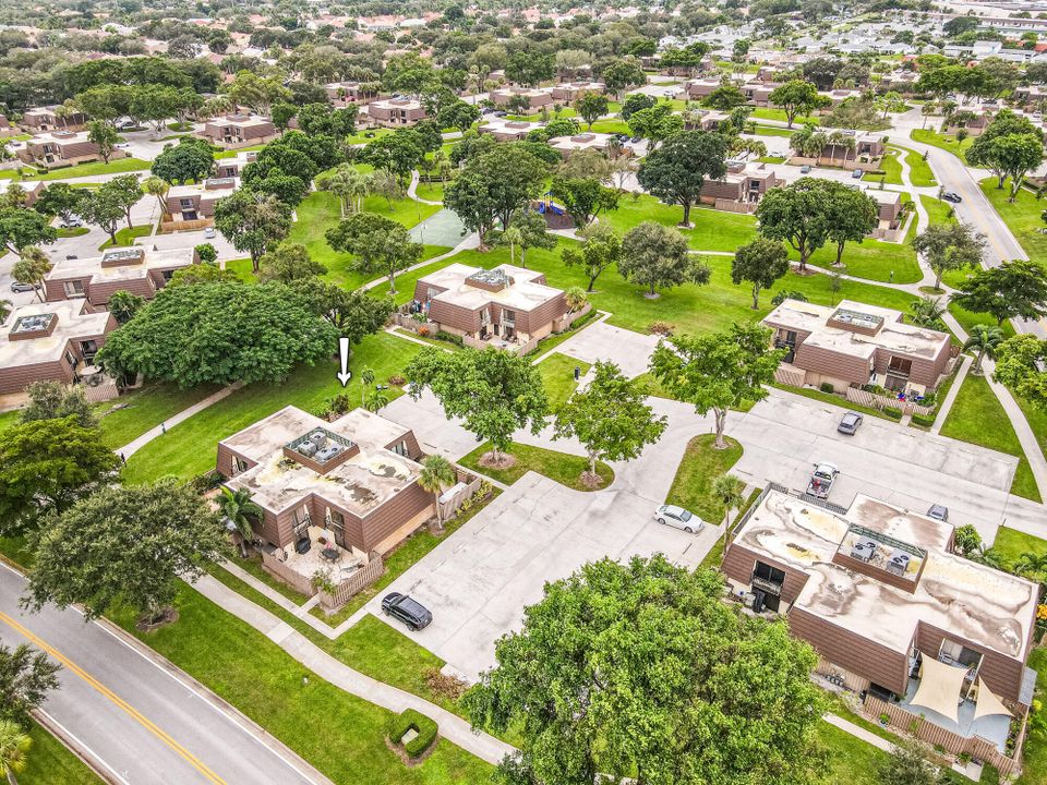 合同活跃: $2,350 (2 贝兹, 2 浴室, 1236 平方英尺)