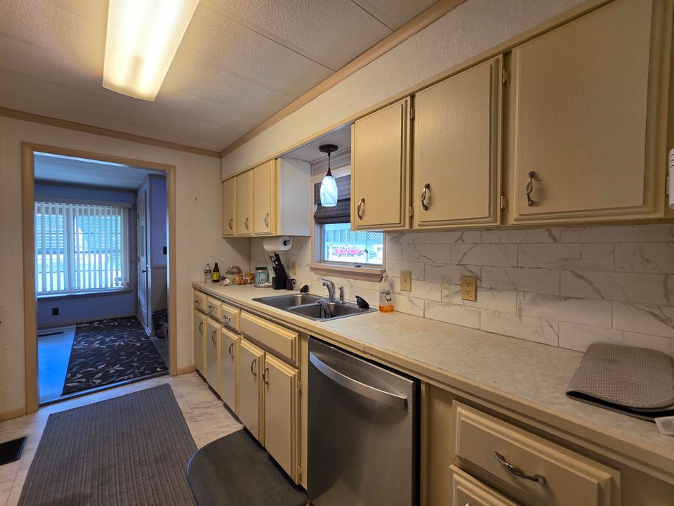 待售: $59,999 (2 贝兹, 2 浴室, 1380 平方英尺)