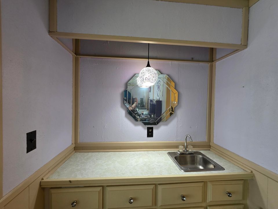 待售: $59,999 (2 贝兹, 2 浴室, 1380 平方英尺)