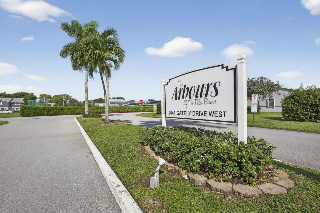 For Sale: $199,900 (2 beds, 2 baths, 1127 Square Feet)