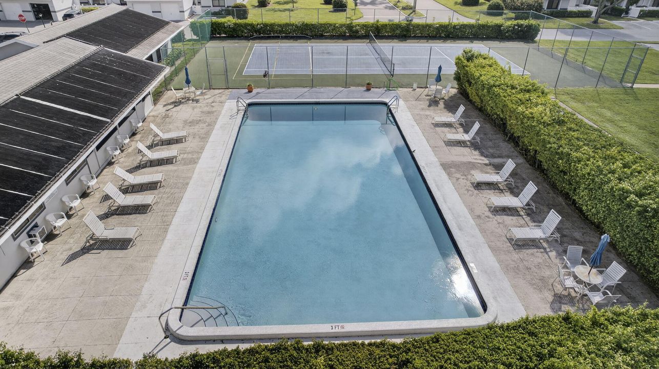 For Sale: $199,900 (2 beds, 2 baths, 1127 Square Feet)