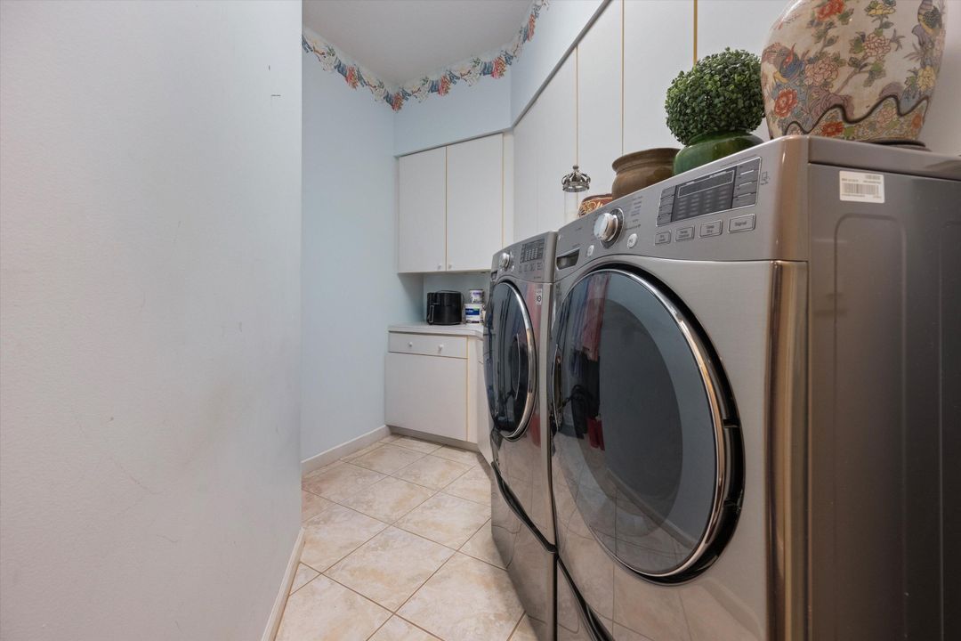 Activo con contrato: $1,097,000 (5 camas, 3 baños, 3234 Pies cuadrados)