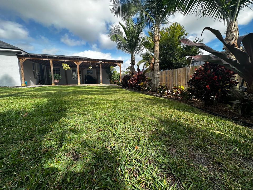 Active With Contract: $3,000 (3 beds, 2 baths, 1836 Square Feet)