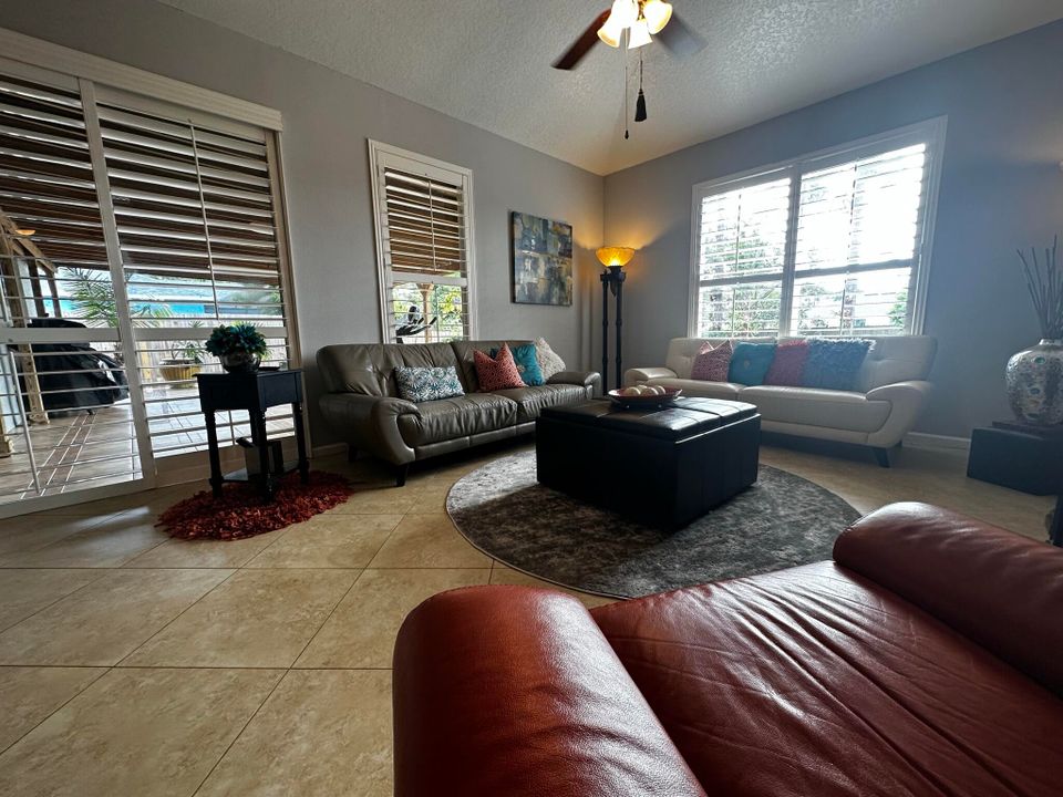 Active With Contract: $3,000 (3 beds, 2 baths, 1836 Square Feet)