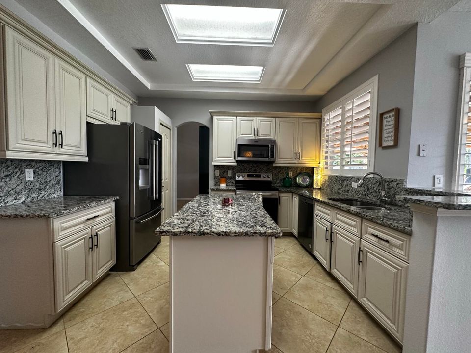 Active With Contract: $3,000 (3 beds, 2 baths, 1836 Square Feet)