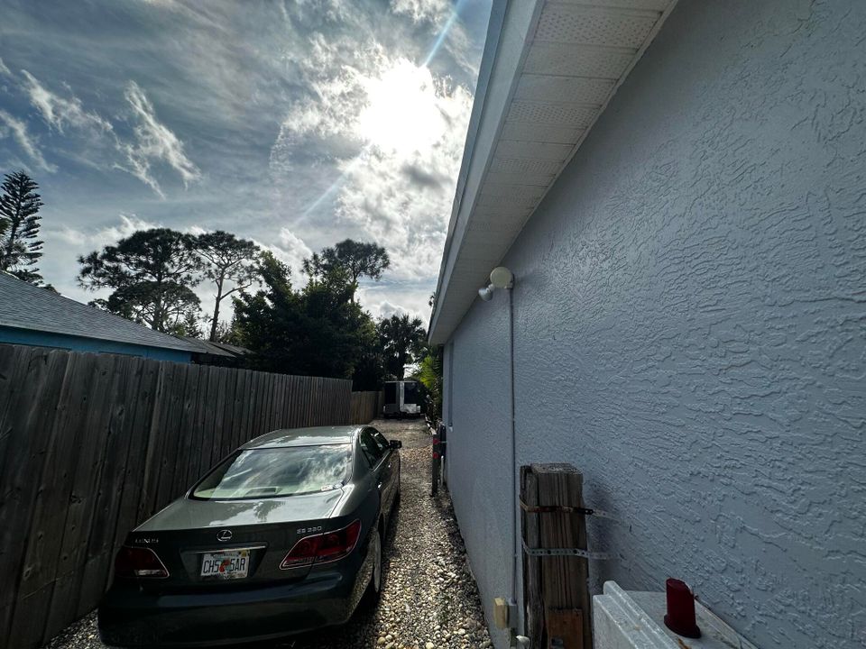 Active With Contract: $3,000 (3 beds, 2 baths, 1836 Square Feet)