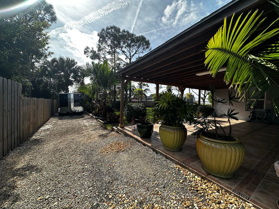 Active With Contract: $3,000 (3 beds, 2 baths, 1836 Square Feet)