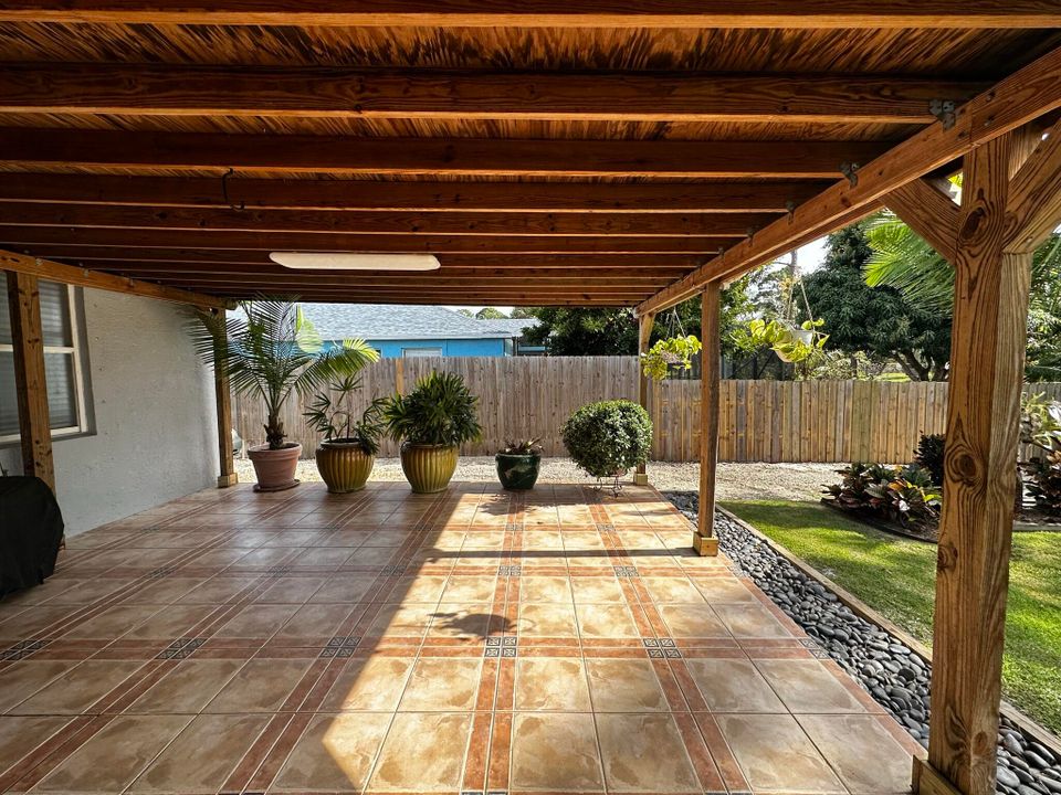 Active With Contract: $3,000 (3 beds, 2 baths, 1836 Square Feet)