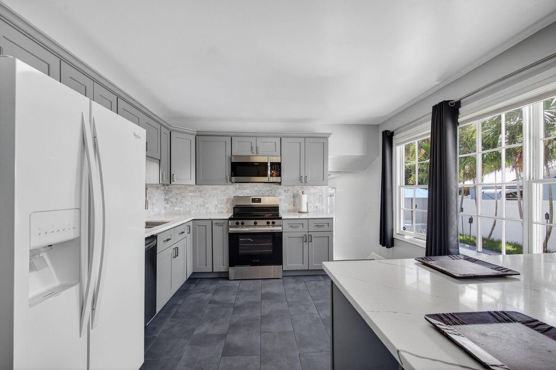 出租: $3,650 (4 贝兹, 3 浴室, 1866 平方英尺)