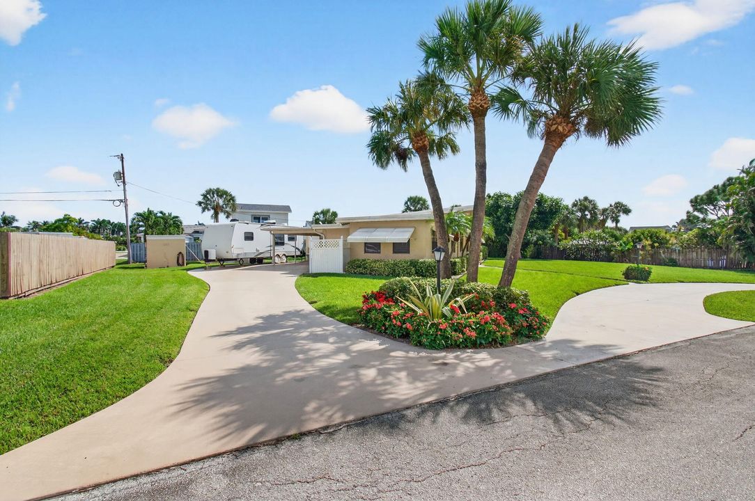Active With Contract: $1,300,000 (3 beds, 2 baths, 1573 Square Feet)