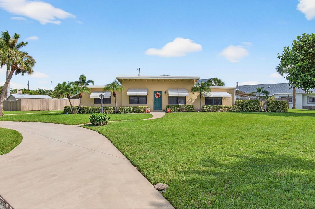 Active With Contract: $1,300,000 (3 beds, 2 baths, 1573 Square Feet)