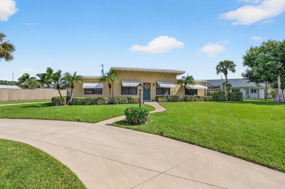 Active With Contract: $1,300,000 (3 beds, 2 baths, 1573 Square Feet)