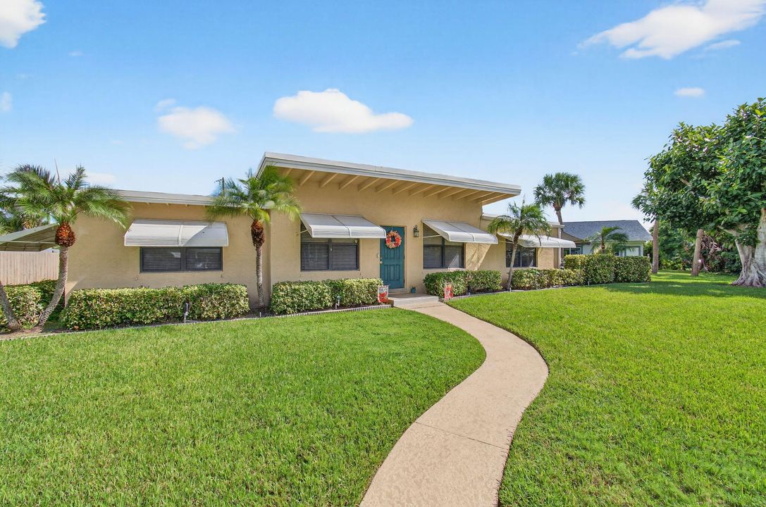 Active With Contract: $1,300,000 (3 beds, 2 baths, 1573 Square Feet)