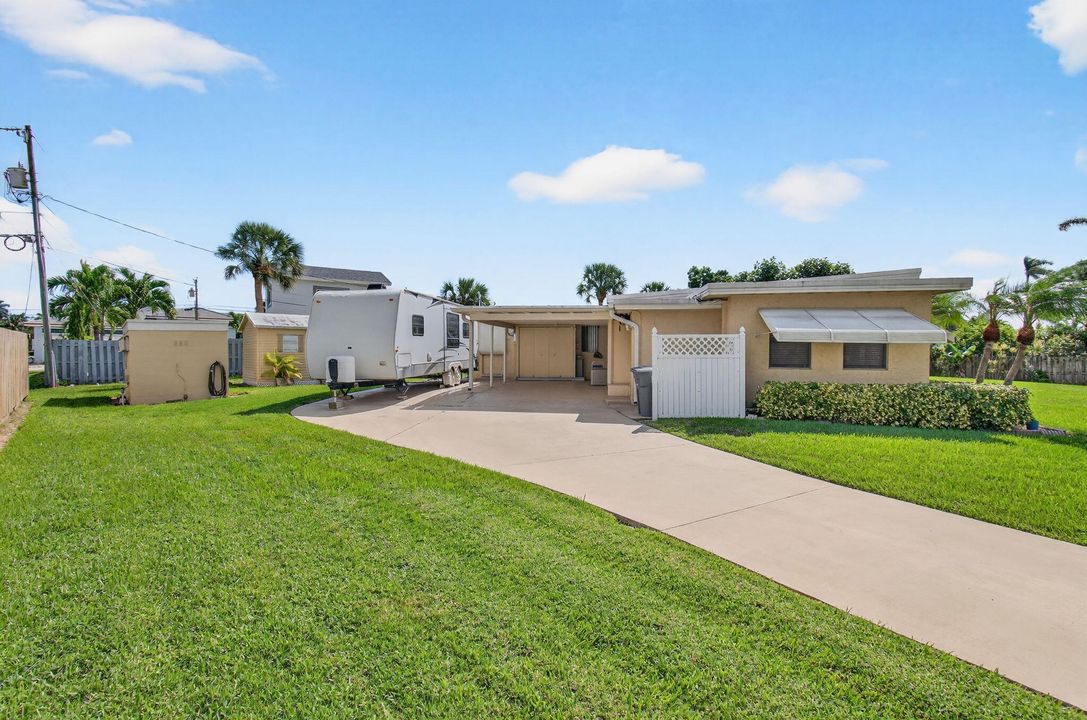 Active With Contract: $1,300,000 (3 beds, 2 baths, 1573 Square Feet)