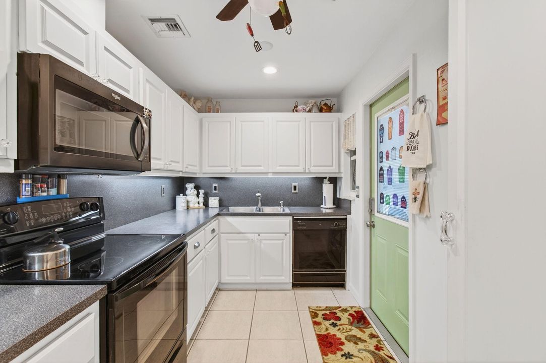 Active With Contract: $1,300,000 (3 beds, 2 baths, 1573 Square Feet)