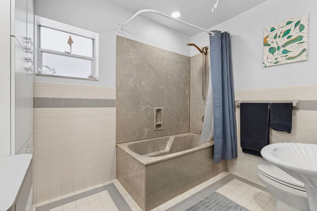 Active With Contract: $1,300,000 (3 beds, 2 baths, 1573 Square Feet)