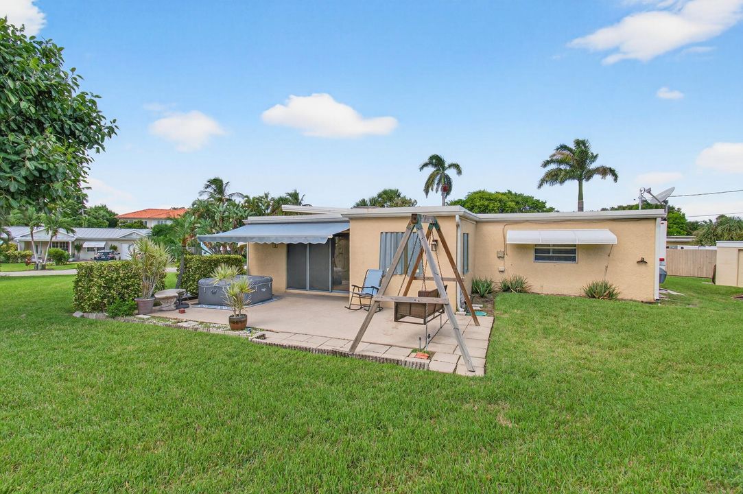 Active With Contract: $1,300,000 (3 beds, 2 baths, 1573 Square Feet)