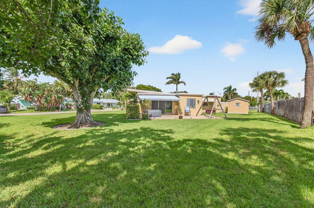 Active With Contract: $1,300,000 (3 beds, 2 baths, 1573 Square Feet)