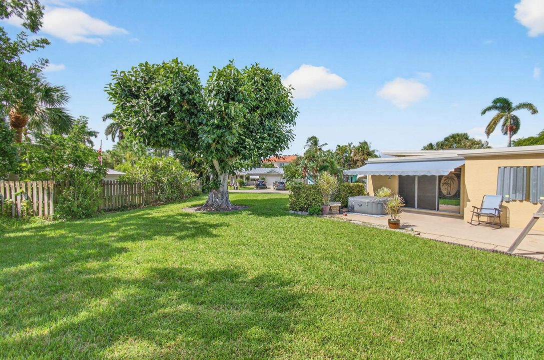 Active With Contract: $1,300,000 (3 beds, 2 baths, 1573 Square Feet)