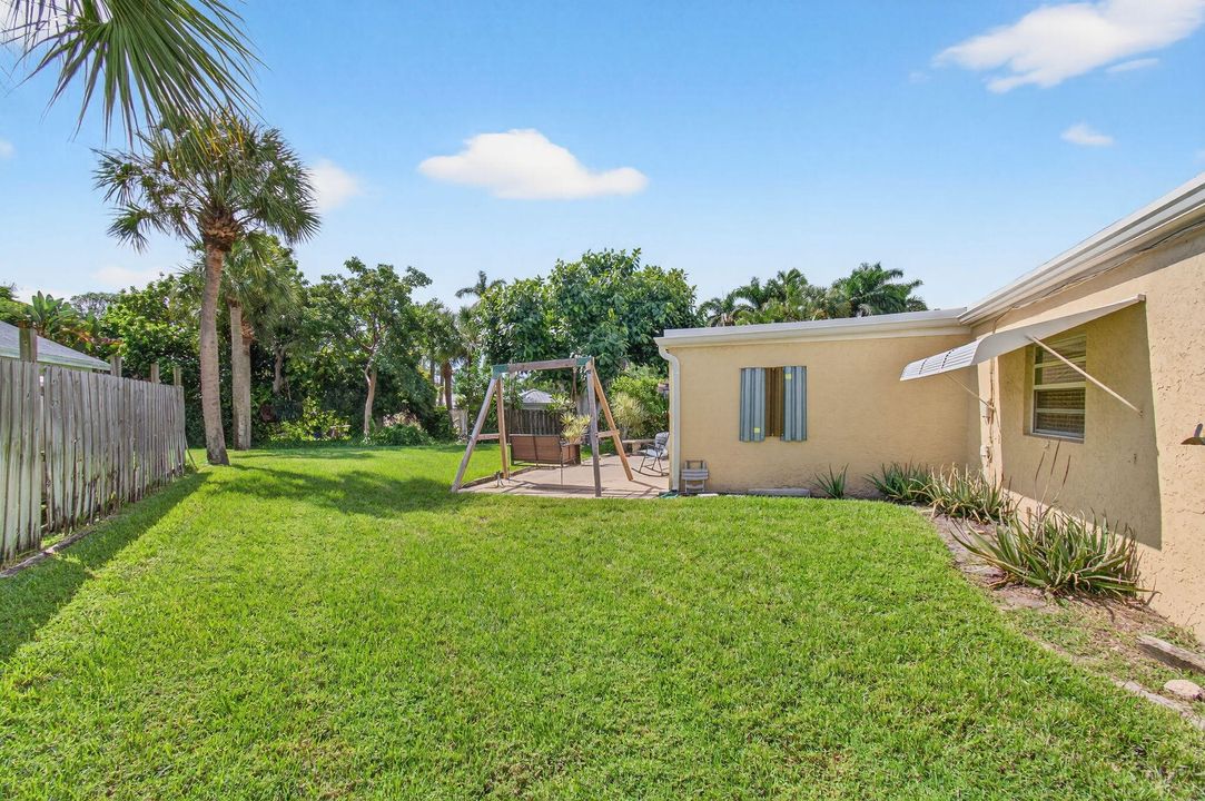 Active With Contract: $1,300,000 (3 beds, 2 baths, 1573 Square Feet)