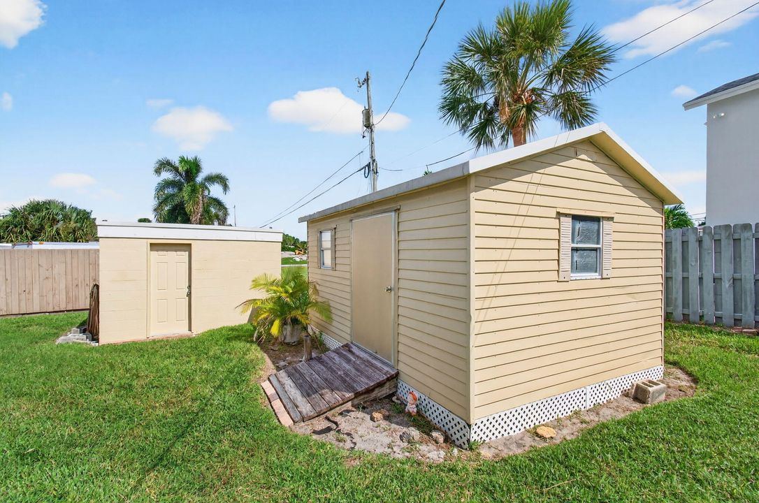 Active With Contract: $1,300,000 (3 beds, 2 baths, 1573 Square Feet)