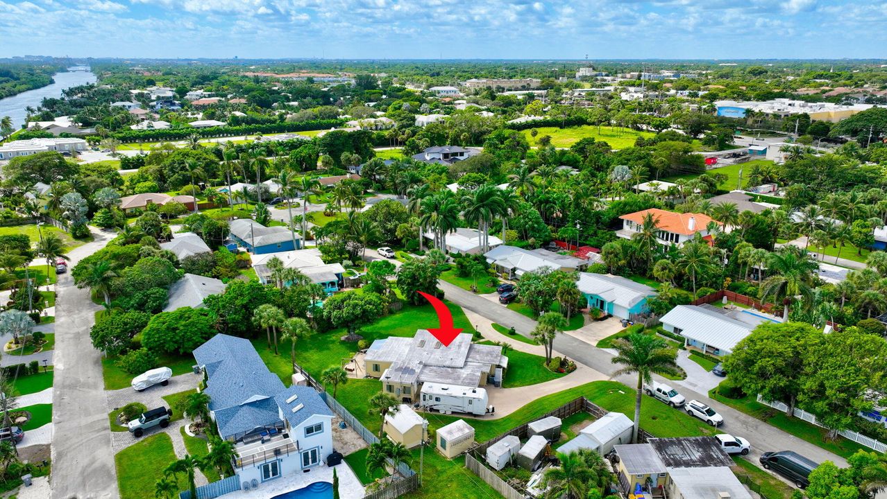 Active With Contract: $1,300,000 (3 beds, 2 baths, 1573 Square Feet)