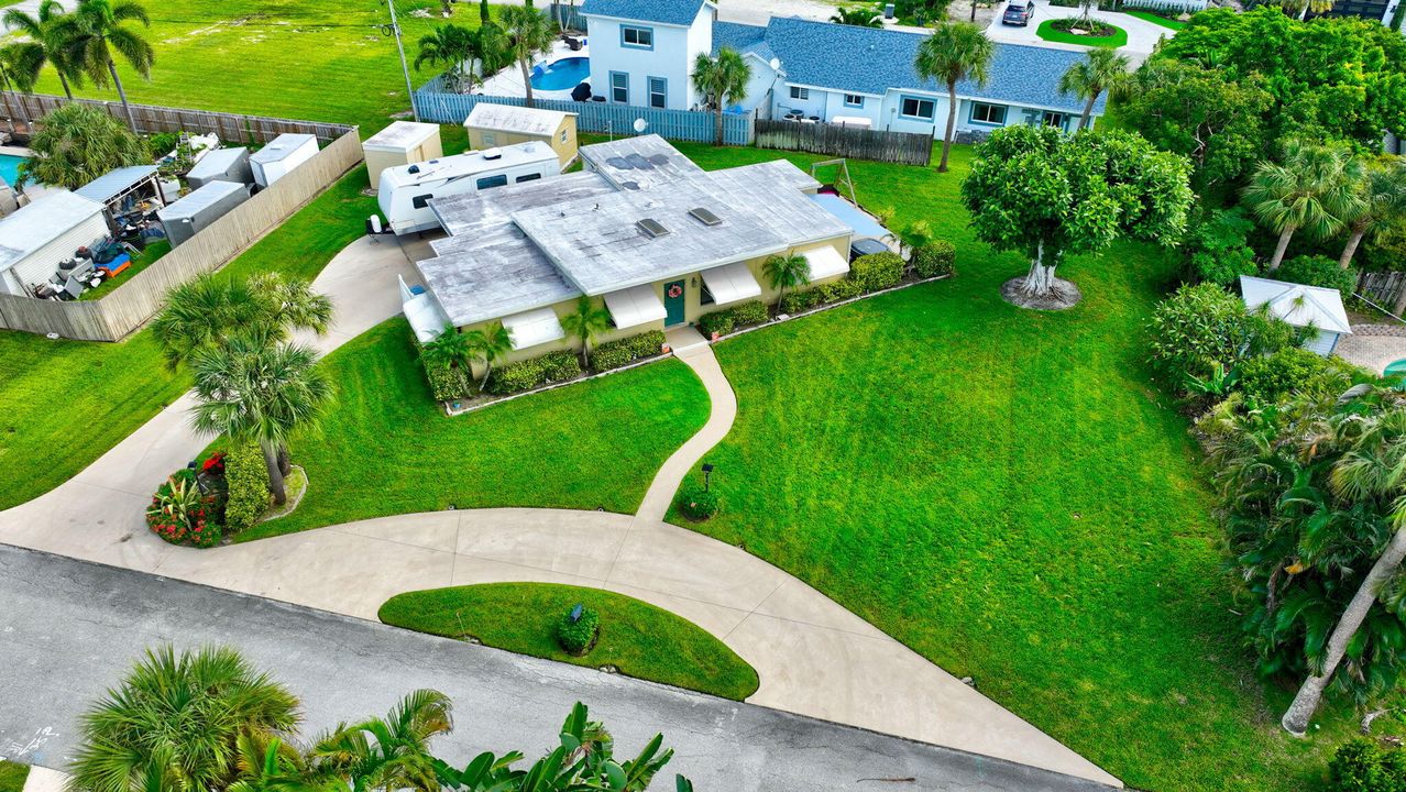 Active With Contract: $1,300,000 (3 beds, 2 baths, 1573 Square Feet)