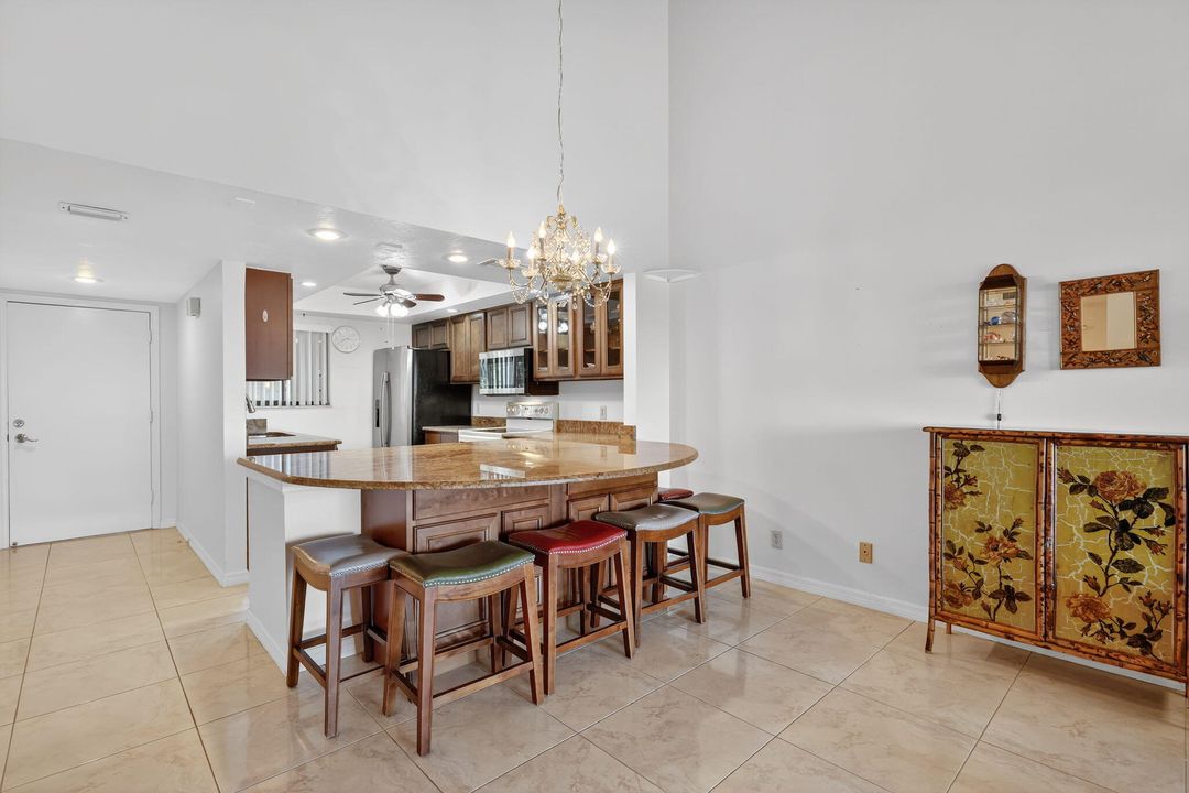 На продажу: $279,000 (2 спален, 2 ванн, 1172 Квадратных фут)