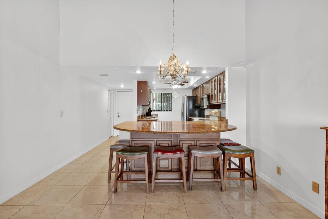 На продажу: $279,000 (2 спален, 2 ванн, 1172 Квадратных фут)