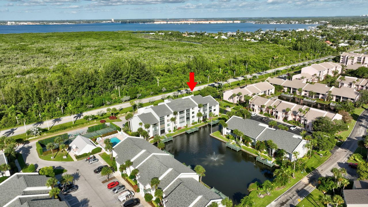 На продажу: $279,000 (2 спален, 2 ванн, 1172 Квадратных фут)