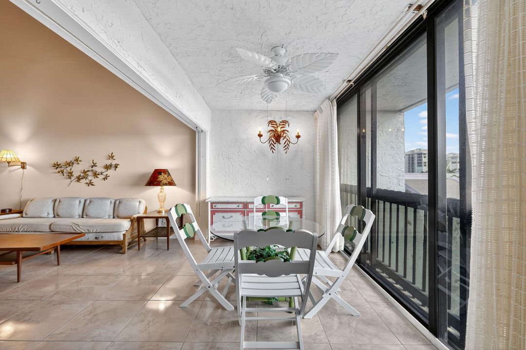 На продажу: $279,000 (2 спален, 2 ванн, 1172 Квадратных фут)