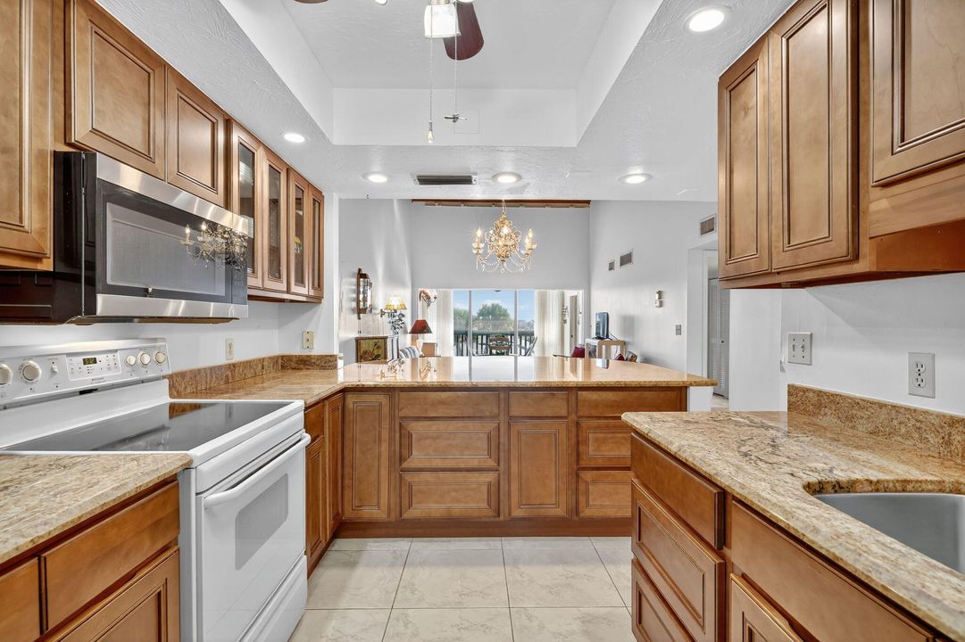 На продажу: $279,000 (2 спален, 2 ванн, 1172 Квадратных фут)