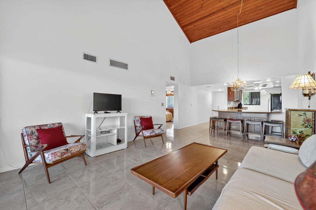 На продажу: $279,000 (2 спален, 2 ванн, 1172 Квадратных фут)