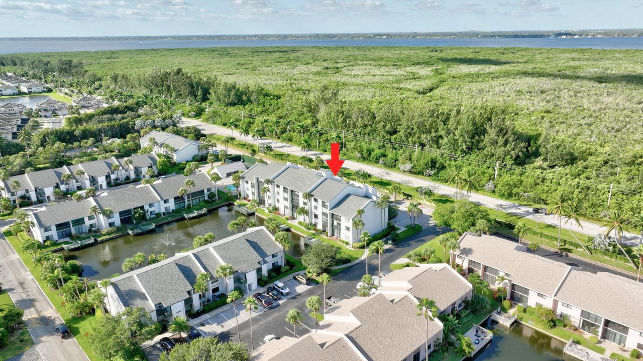 На продажу: $279,000 (2 спален, 2 ванн, 1172 Квадратных фут)