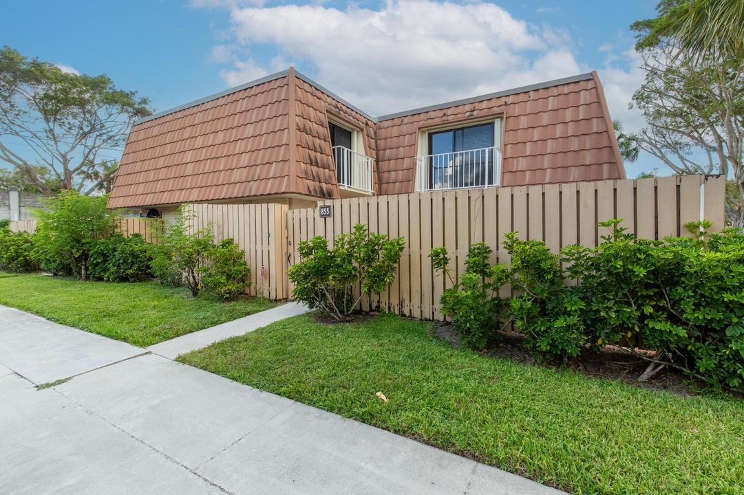 待售: $299,000 (2 贝兹, 2 浴室, 1288 平方英尺)