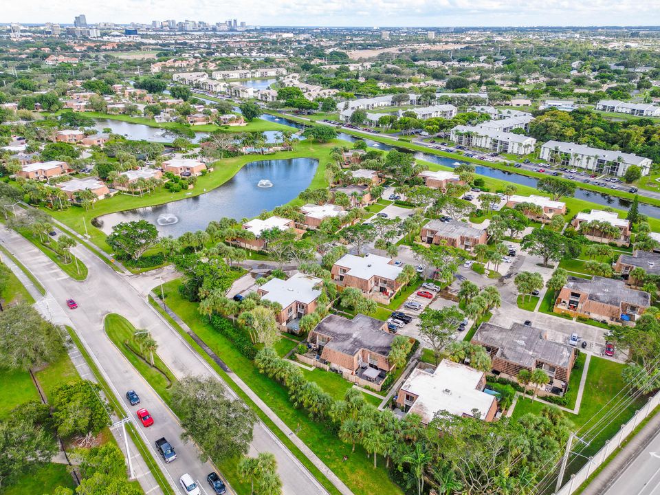 待售: $299,000 (2 贝兹, 2 浴室, 1288 平方英尺)